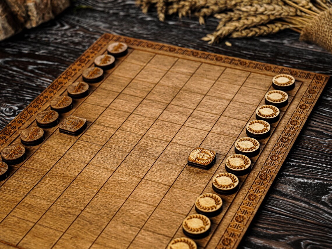 Latrunculi Board Game